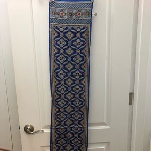 Oscar de la Renta 100% silk scarf